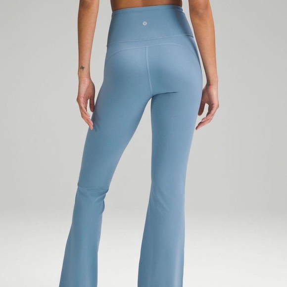 EUC Size 0 Lululemon Robins Egg Blue Flare Leggings - Picture 2 of 6